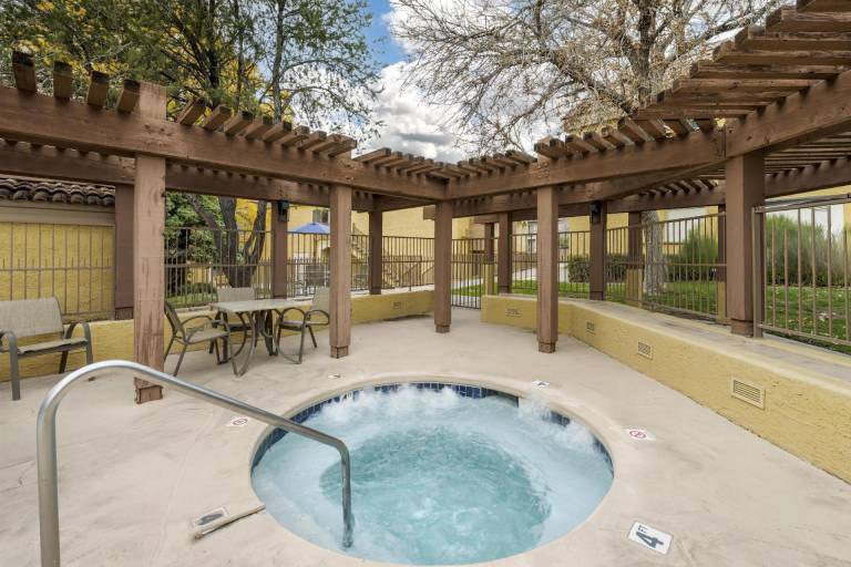 Best Western Airport Albuquerque Inn Suites Hotel & Suites — photo 2
