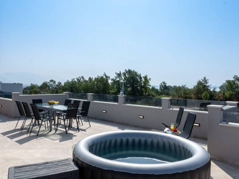 Villa Infinity - Six Bedroom Villa with Swimming Pool and Hot Tube — photo 5