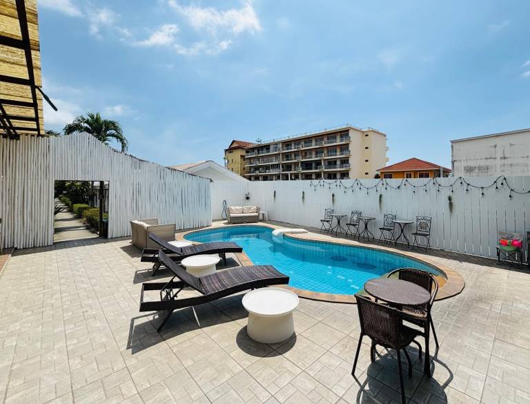 1715 House & Caff Resort in Rawai