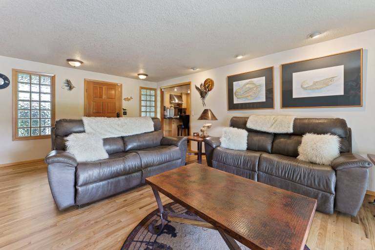 Otter Run - Riverfront Paradise in Tumalo, Hot Tub, Sauna, Deck, Pet Friendly! — photo 4