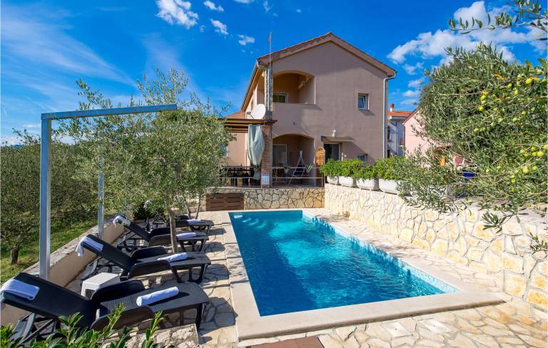 Apartament dwupoziomowy Brzac