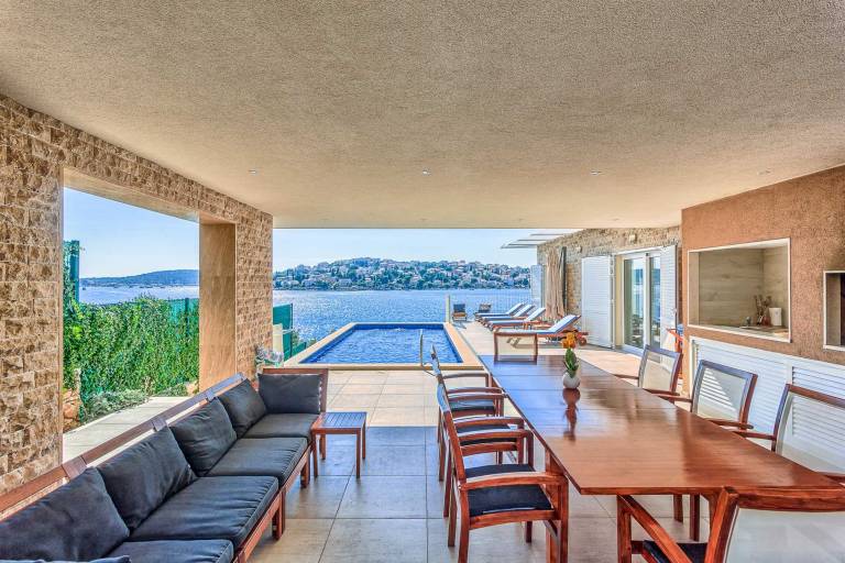 Villa La Perla - beachfront villa for ten, private pool and amazing views by MyWaycation — photo 5
