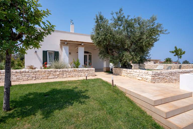Villa 'Capobianco' with Sea View, Wi-Fi and Air Conditioning — photo 4