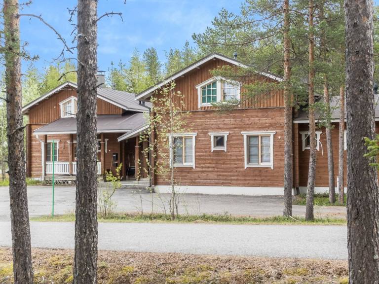Vacation home with patio & sauna | Pet-friendly — photo 3