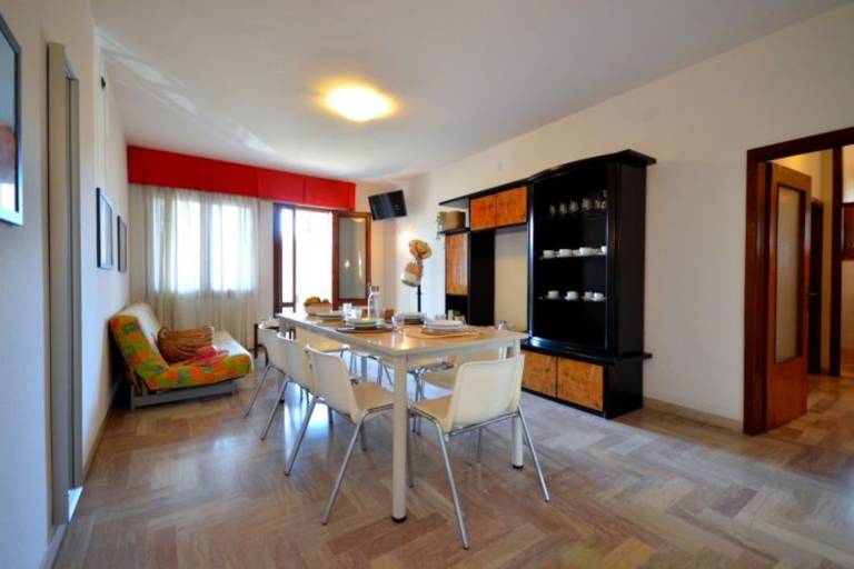Rental apartment with yard & grill | Garden view in Bibione