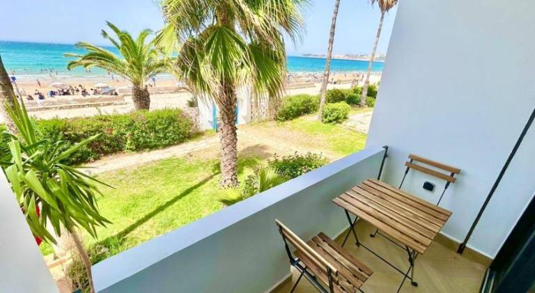 Silver Wave Suite - Beachfront Balcony — photo 4