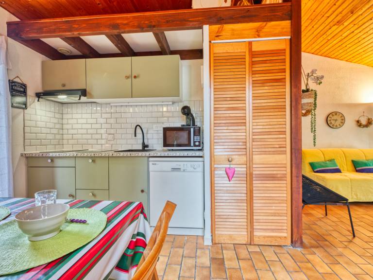 Fully equipped charming house with pool, BBQ & yard | Pets allowed — photo 2