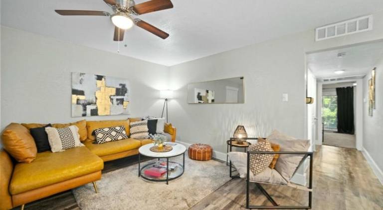 Apartment with 3 rooms for 13 persons in Arlington, TX