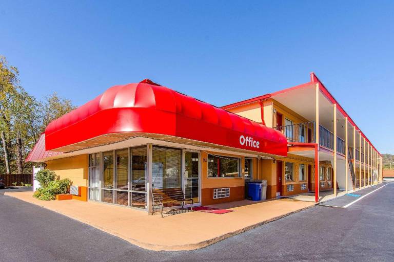 Econo Lodge Near Motor Speedway in Bristol, VA
