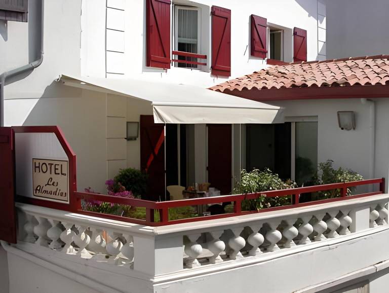 Hotel Les Almadies - Coeur de Ville in Saint-Jean-de-Luz