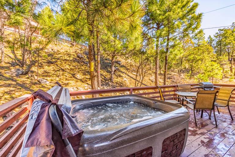 Child-friendly beautiful cabin with grill & jacuzzi | Mountain view | Pets are welcome — photo 2