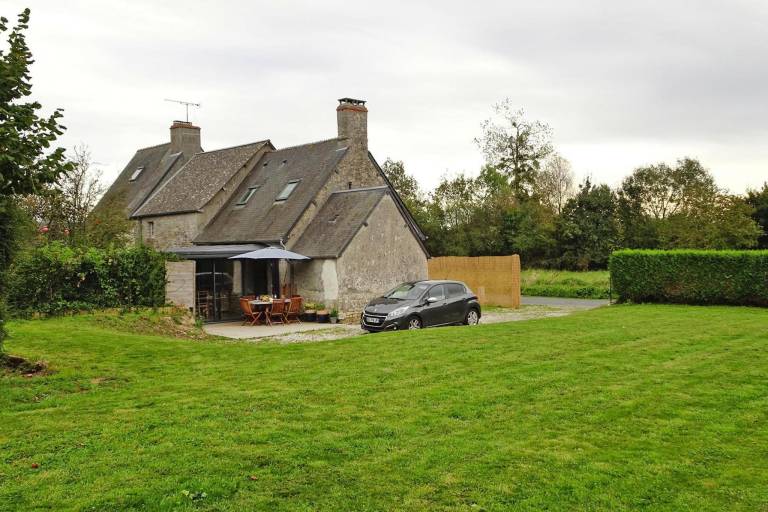 Vacation home with garden, terrace & barbecue — photo 2