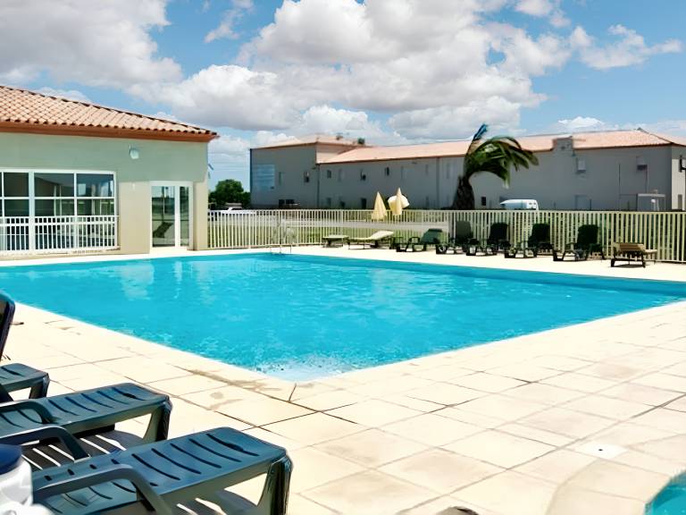 House Aubais