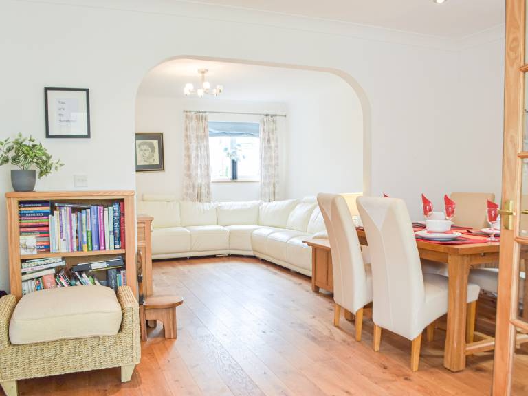 Children-friendly lovely cottage with garden | River view | Pets are welcome — photo 4
