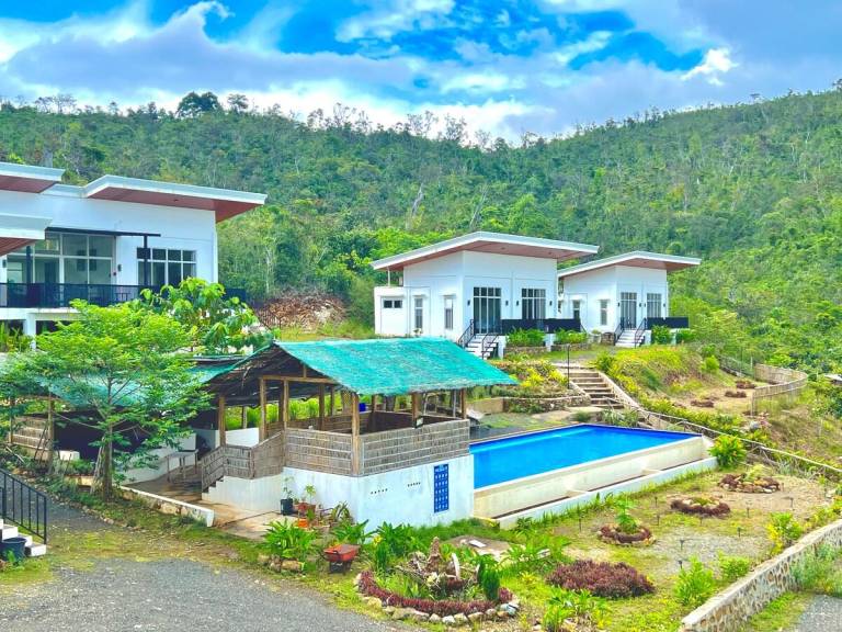Vacation home with BBQ & pool — photo 4
