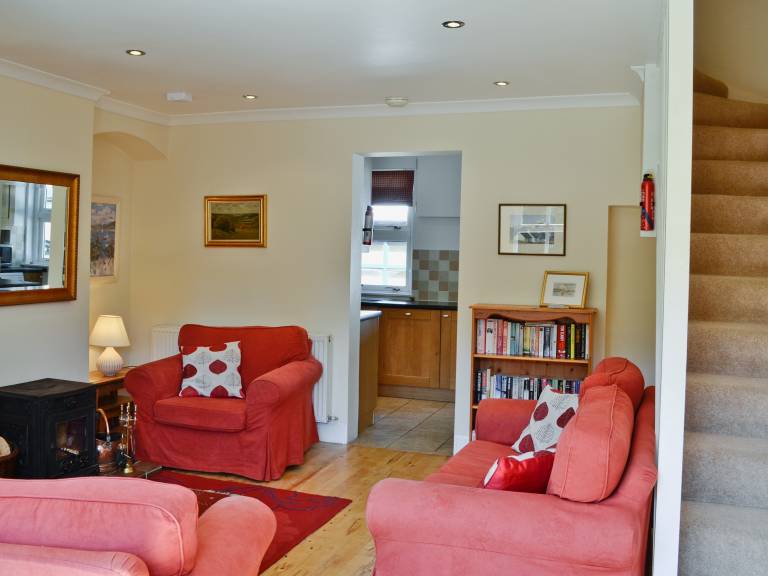 Cottage with garden — photo 3