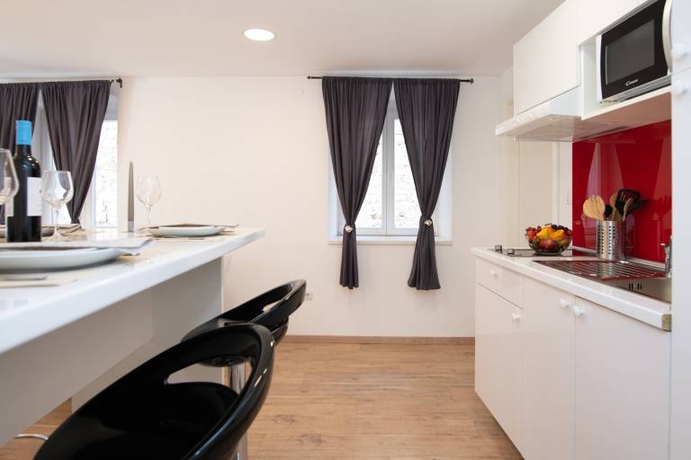 Apartment with patio — photo 3
