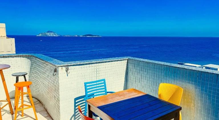 Spacious apartment with pool | Near Fort Copacabana | Beach nearby | Pets are welcome in Leme