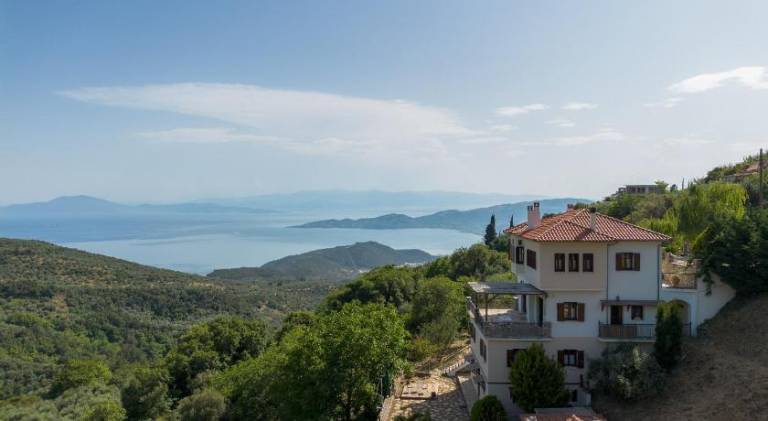 Villa with 4 rooms for 8 persons in Volos