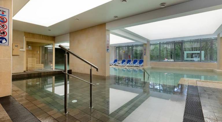 Rental apartment with hot tub & pool — photo 4