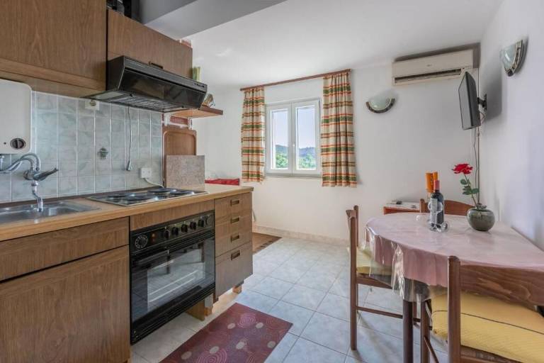 Rental apartment with terrace & barbecue | Sea view — photo 2
