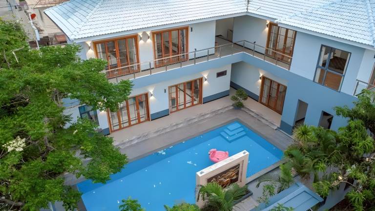 Villa with 5 rooms for 12 persons — photo 4