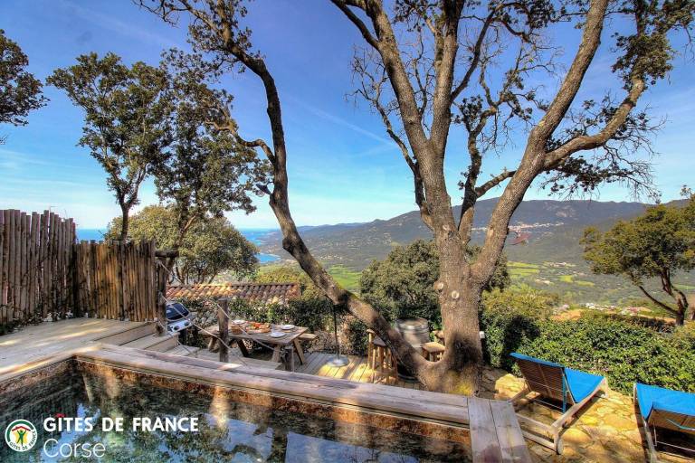 Gite with garden, grill & patio | Sea view — photo 2