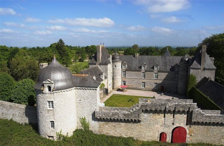 Castle  Saint-Trimoël