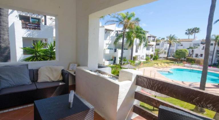 Holiday apartment with pool — photo 5