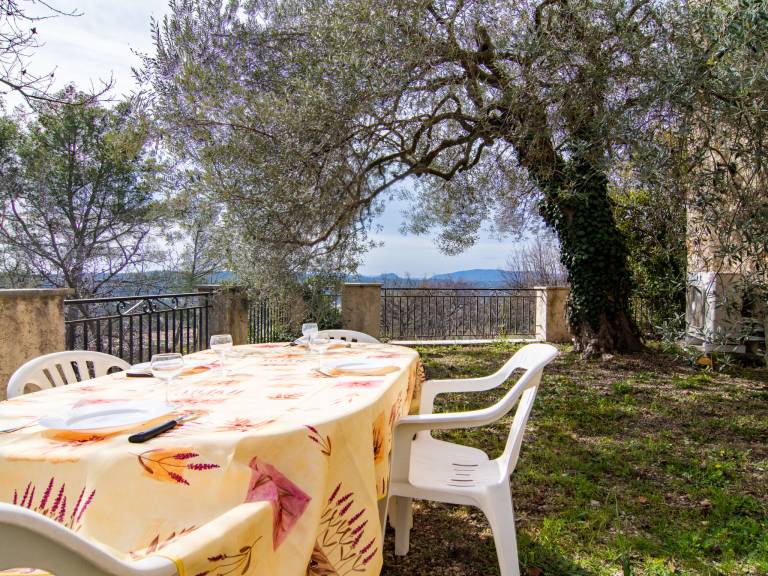 Pleasant house with yard, patio & grill | Pet-friendly — photo 2