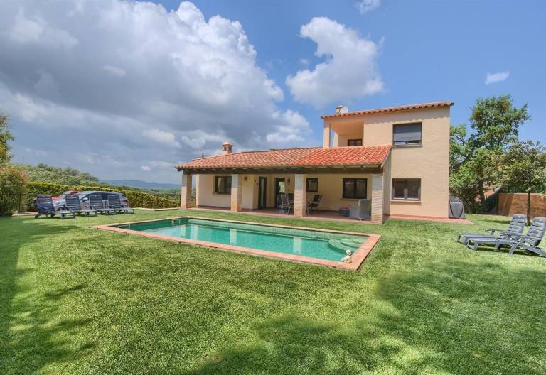 Fully equipped wonderful villa with yard, private pool & barbeque | Mountain view | Dogs allowed — photo 3