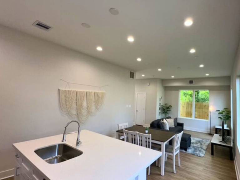 Child-friendly big vacation home with yard | Pet-friendly — photo 5