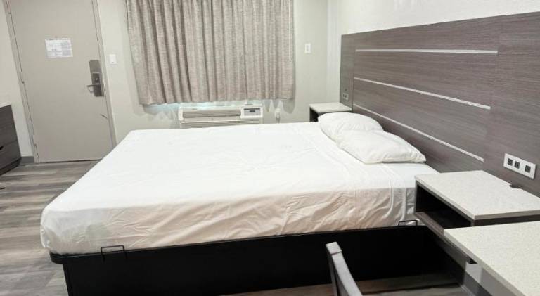 Broadway Inn and Suites — photo 2