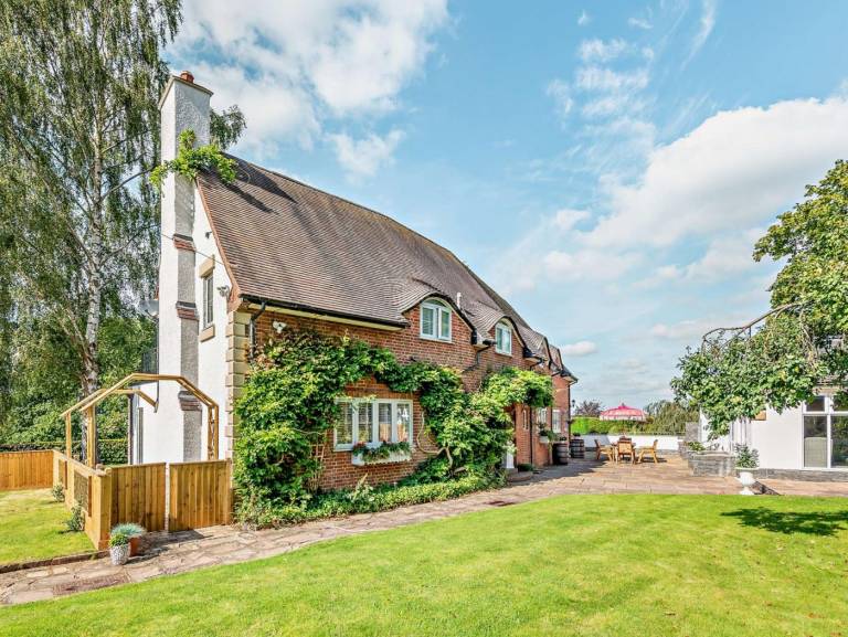 Fully equipped lovely cottage with garden, pool & BBQ | Pets allowed — photo 5