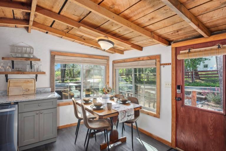 Child-friendly ample cabin with hot tub & grill | Mountain view | Pet-friendly — photo 5