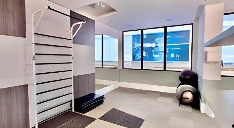 Apartment with pool — photo 3