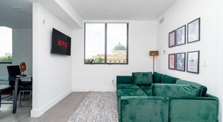 Miami 2BR Getaway with King Beds Near Marlins Park & Calle Ocho — photo 4