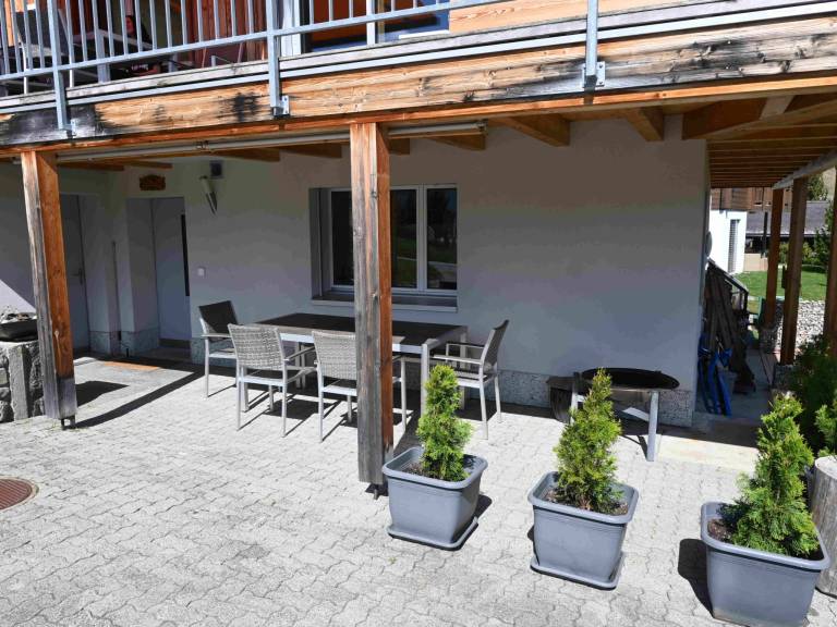 Rental apartment with yard & BBQ — photo 3