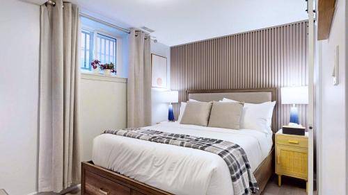 New & Modern Basement Suite St Clair Hotel