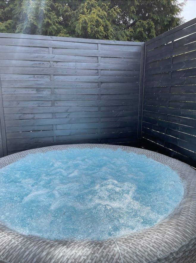 Rental apartment with hot tub — photo 3