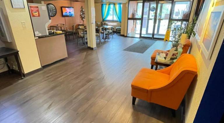 Days Inn & Suites by Wyndham Stevens Point — photo 3