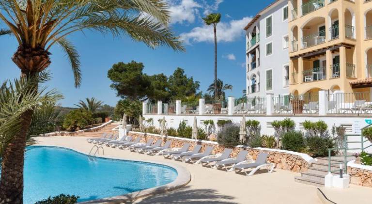 Charming serviced apartment with jacuzzi, private pool & patio | Beach nearby | Good for workation | Dogs allowed — photo 3