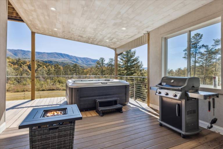 Peaceful Horizons with Views, 2 Hot Tubs, Seclusion, Games! — photo 5