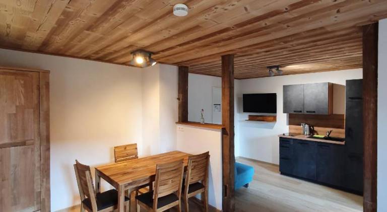 Holiday apartment with terrace, grill & garden — photo 3