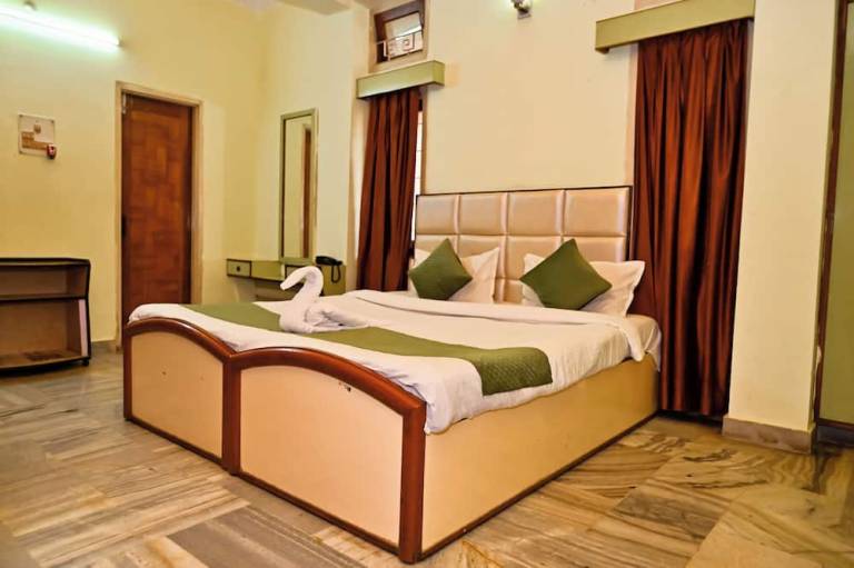 Holiday Inn Guest House