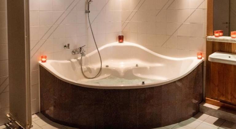 BeautyD RED ROOM centrum GULLEGEM KORTRIJK — photo 5