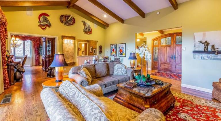 Vacation home with jacuzzi — photo 3