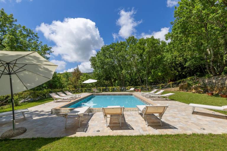 Villa with barbeque, yard & private pool — photo 5