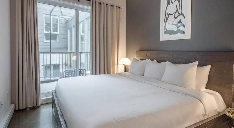 Luxury Old Montreal Suite with Soaring Ceilings in Montréal, QC