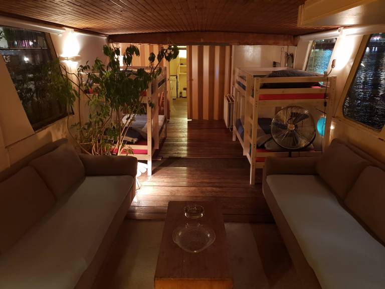Beagle Houseboat — photo 4
